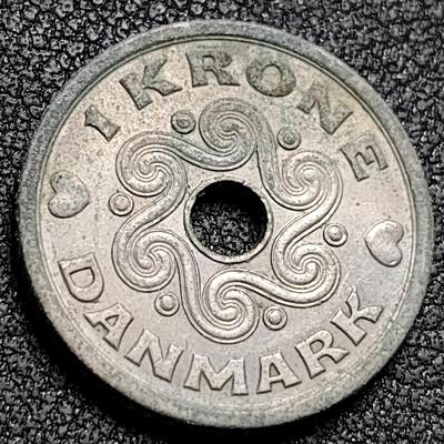 泉币菌-第154场-圣诞节专场 - 爱心币 丹麦 1克朗中圆孔白铜硬币 20mm 皇冠