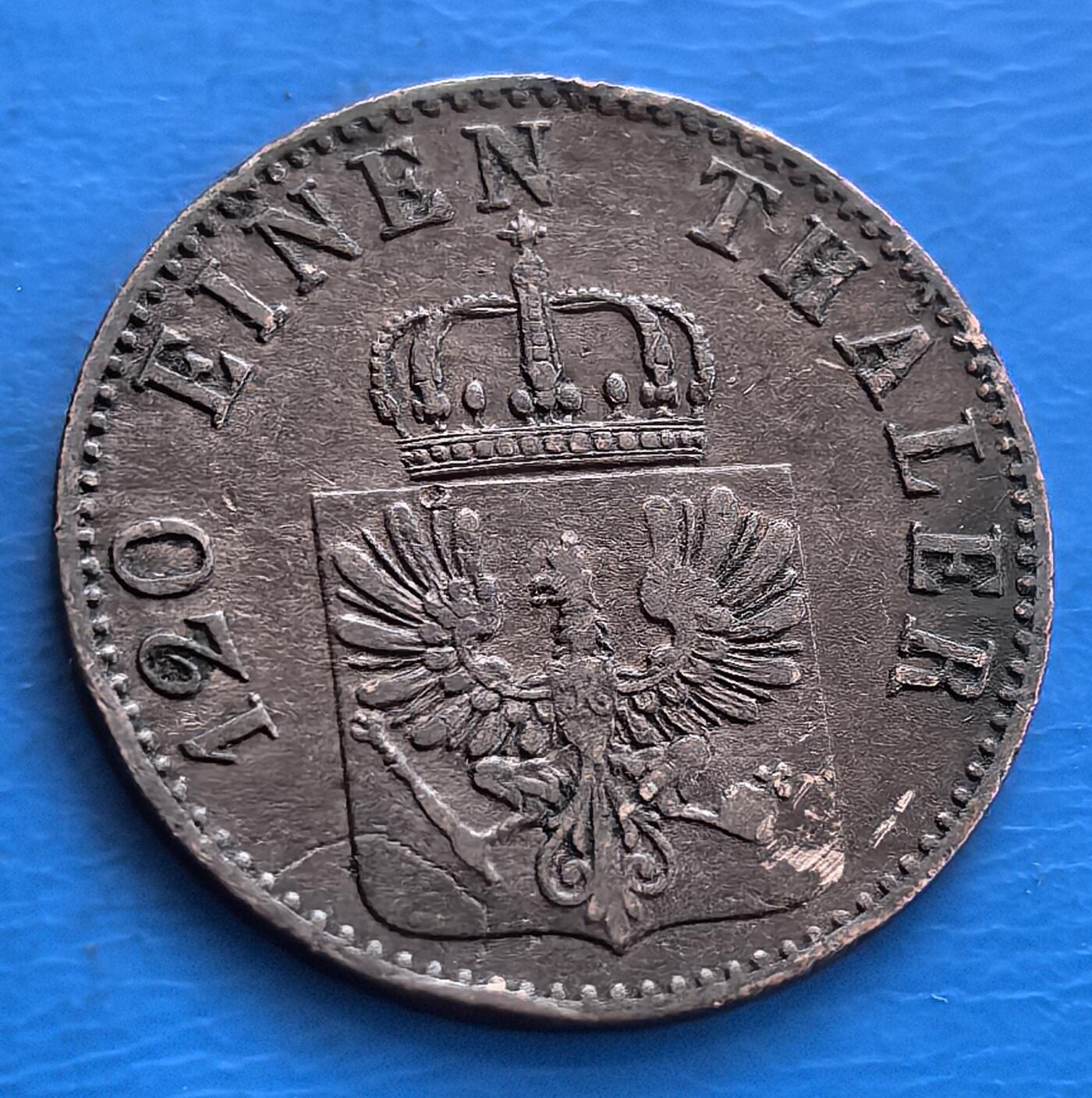 外国优质老铜币高银银币，周六九点倒数截拍，满百包邮，持续收拍 德意志普鲁士1860 年3 芬尼，皇冠鹰徽显邦国旧影，百年包浆，藏德意志统一前夜货币史，欧陆古币收藏标本 。