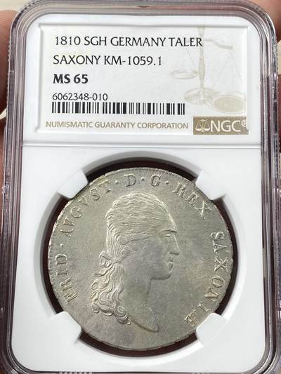 万国钱币拍卖第058期（万国新年大拍） NGC MS65 1810年德国萨克森奥古斯特皇冠大泰勒 经历200余年时光洗礼的BU级别大泰勒 NGC唯一冠军足以证明其难度 底板机铸纹清晰可见 原味青金色转光底板 一步到位的顶级收藏品质