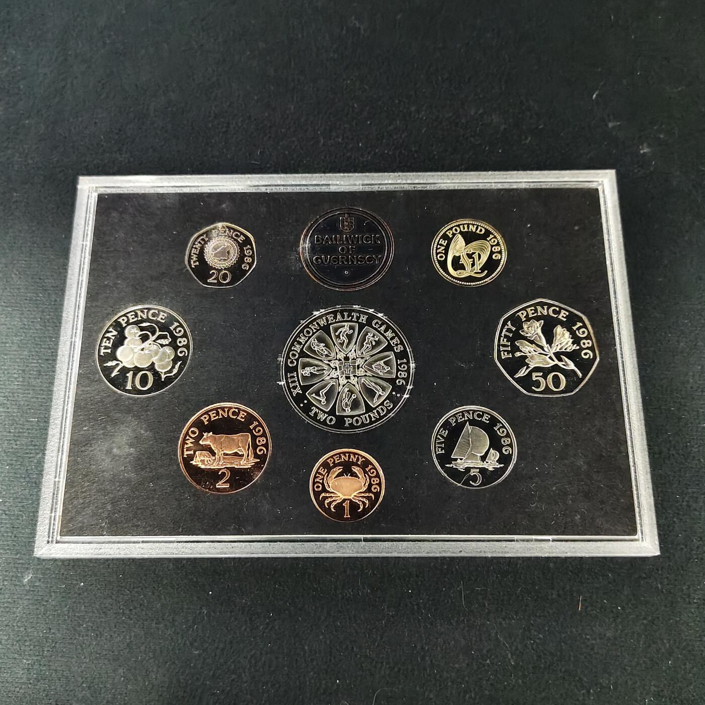 【全场包邮】纯粹捡漏拍489场（免费代拍第26场） 【稀少】根西1986年官方发行英系经典塑盒装精制套币-含2镑爱丁堡英联邦运动会精制克朗币-量2500-PS11