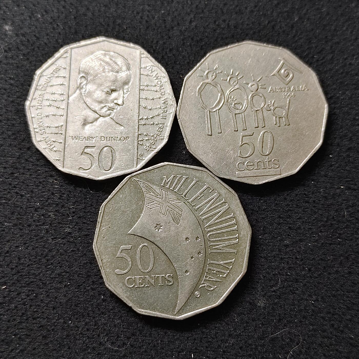 【全场包邮】纯粹捡漏拍488场（免费代拍第25场） 澳大利亚各年份50分纪念币3枚一组-千禧年+家庭年+二战结束50周年