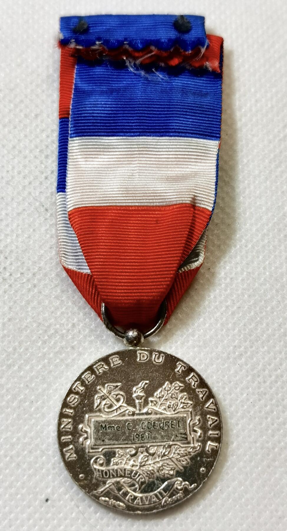 甄臻铺-世界币章拍卖（第45期）精品场拍品征集中，送拍享返佣金等优惠多多