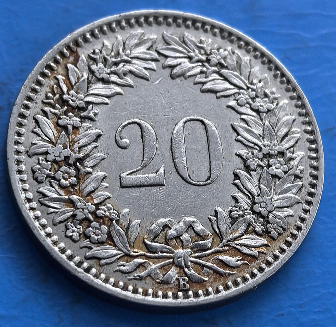 外国优质老铜币高银银币，周六九点倒数截拍，满百包邮，持续收拍 瑞士1920 年 20 分，正面海尔维蒂女神，背饰繁花环，银质包浆，瑞士联邦经典形制，藏欧洲中立国货币韵味 。