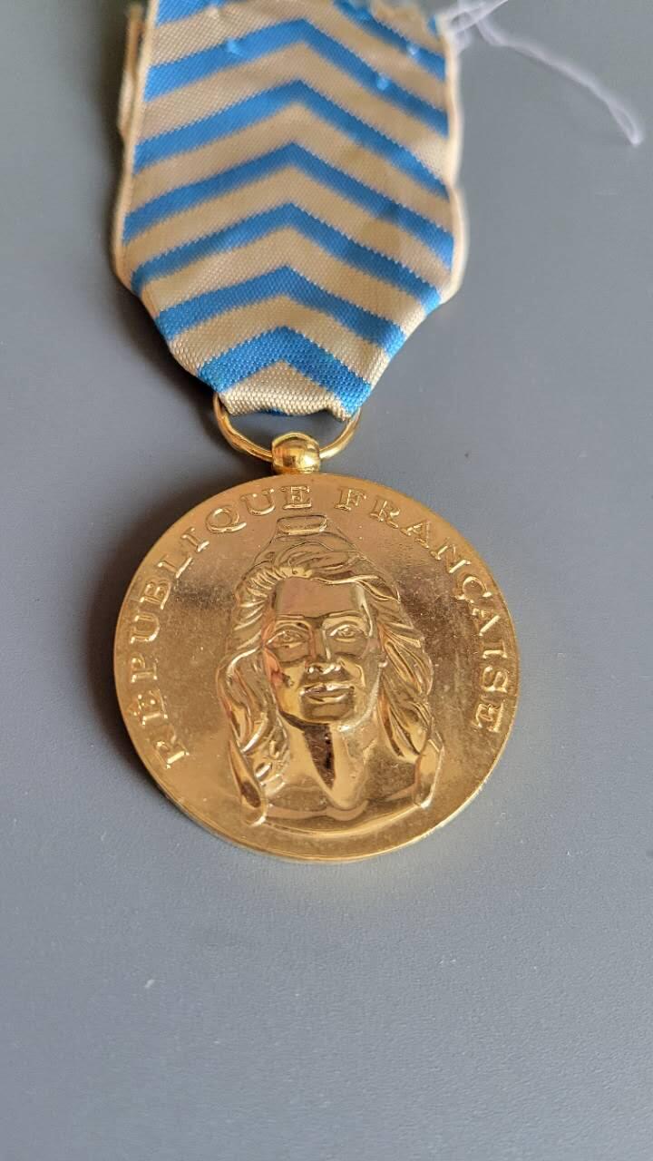 嘉宝良覃世界勋赏第20期拍卖 法国感恩奖章