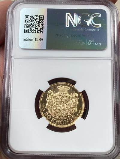万国钱币拍卖第058期（万国新年大拍） NGC MS65 1913年丹麦克里斯蒂安十世20克朗金币 8.96G 900金 类镜面喷砂质感 邮票光泽BU品质收藏级