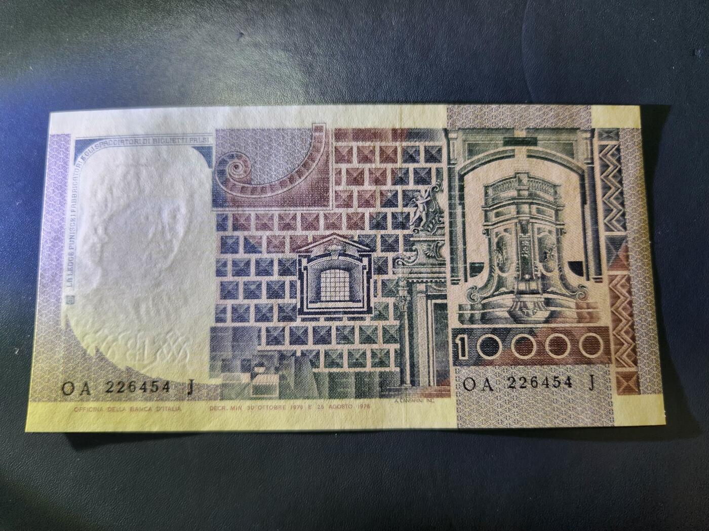 12月24号晚上8点 外国纸币自动截拍第76场 意大利1973年10000里拉 签名1 新品微黄