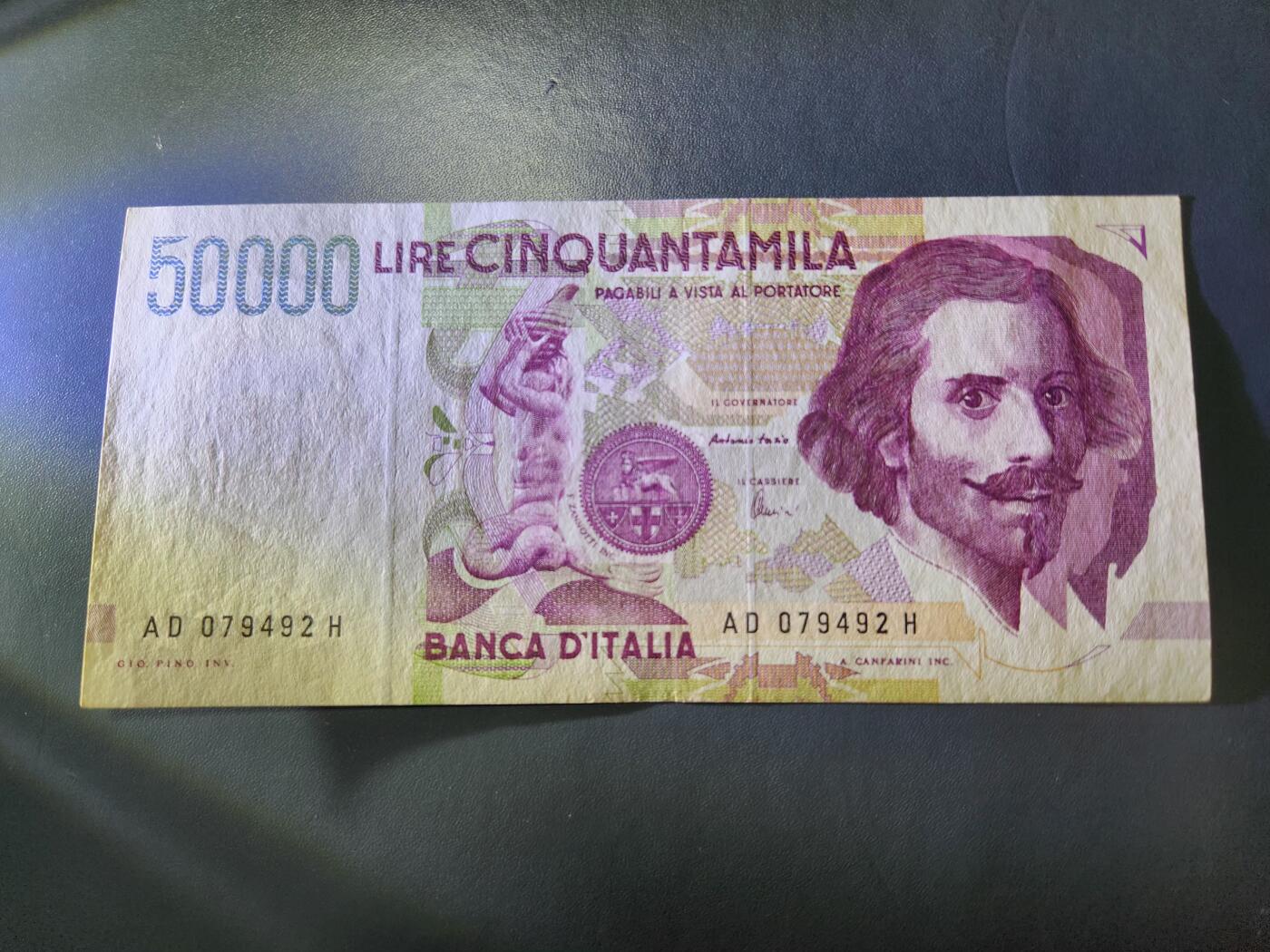 12月24号晚上8点 外国纸币自动截拍第76场 意大利1992年50000里拉纸币 米开朗其罗像 签名2 极美品近新