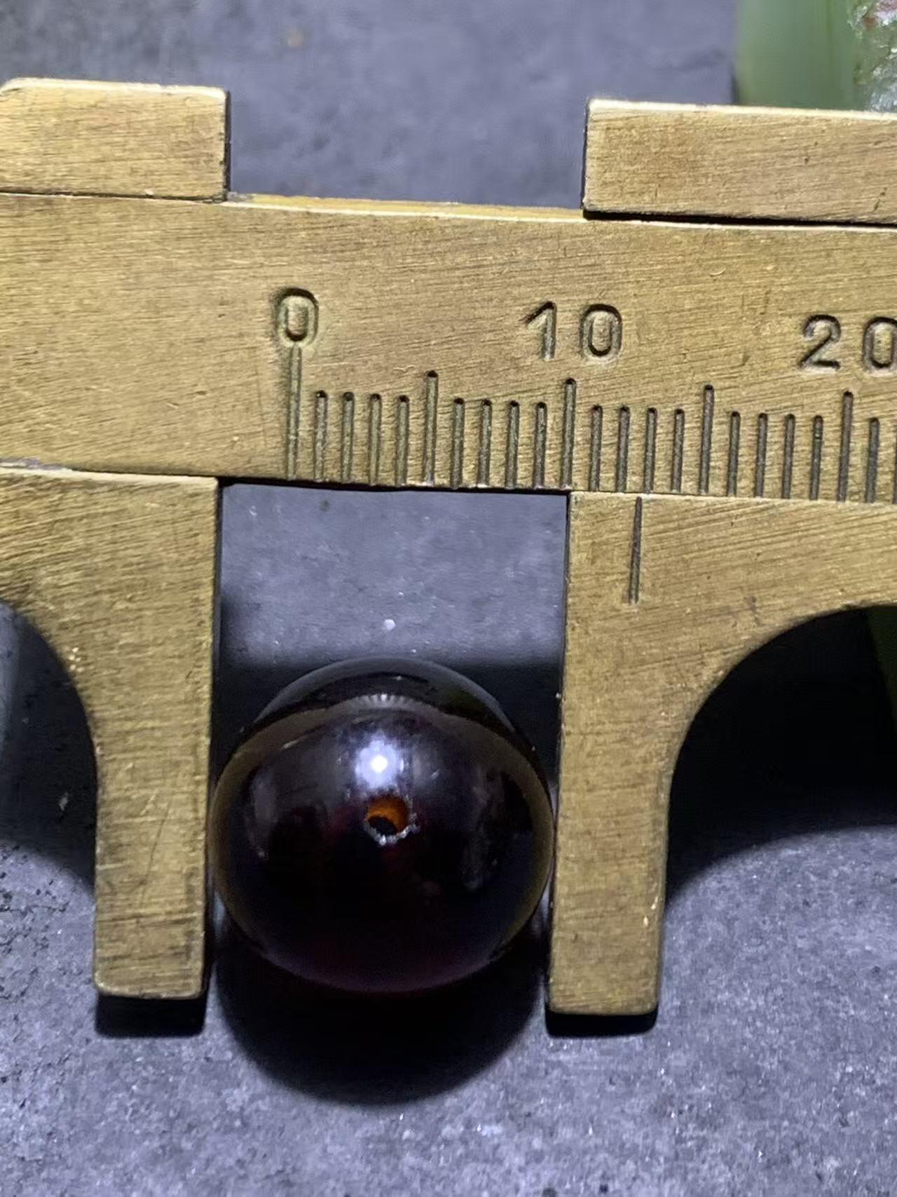 天然乌克兰血珀通货圆珠一颗，