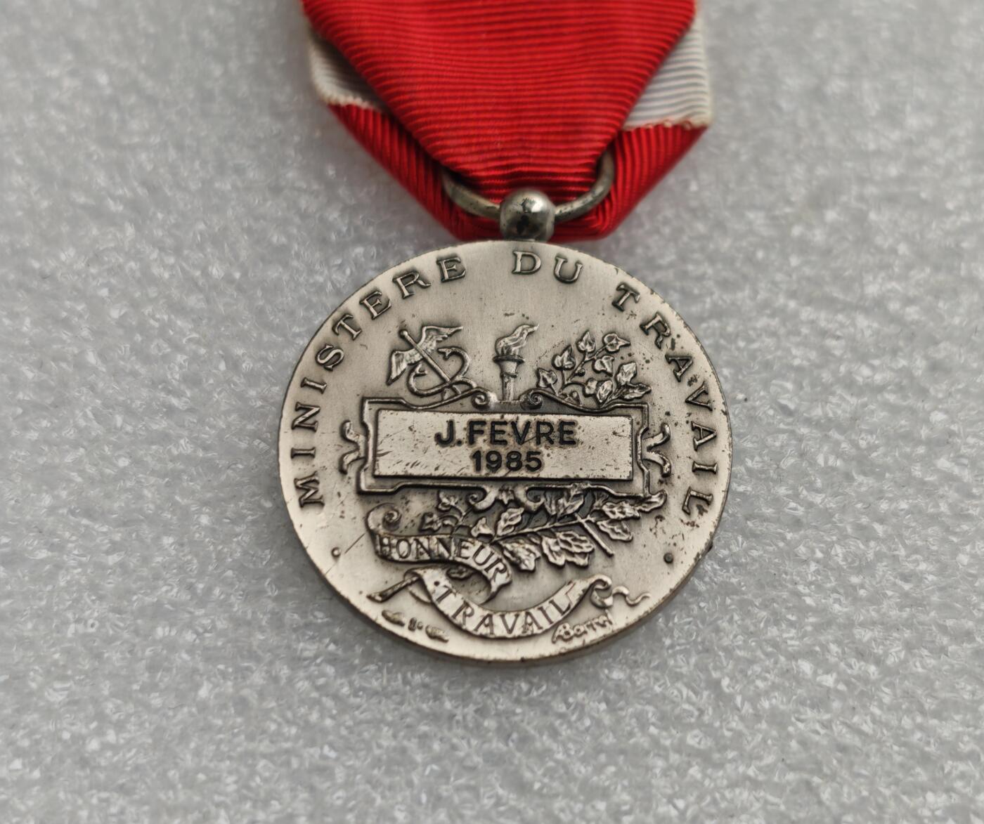 瓶子🏺第222期拍卖会  法国劳动银奖章 丰饶角银标 11.25克