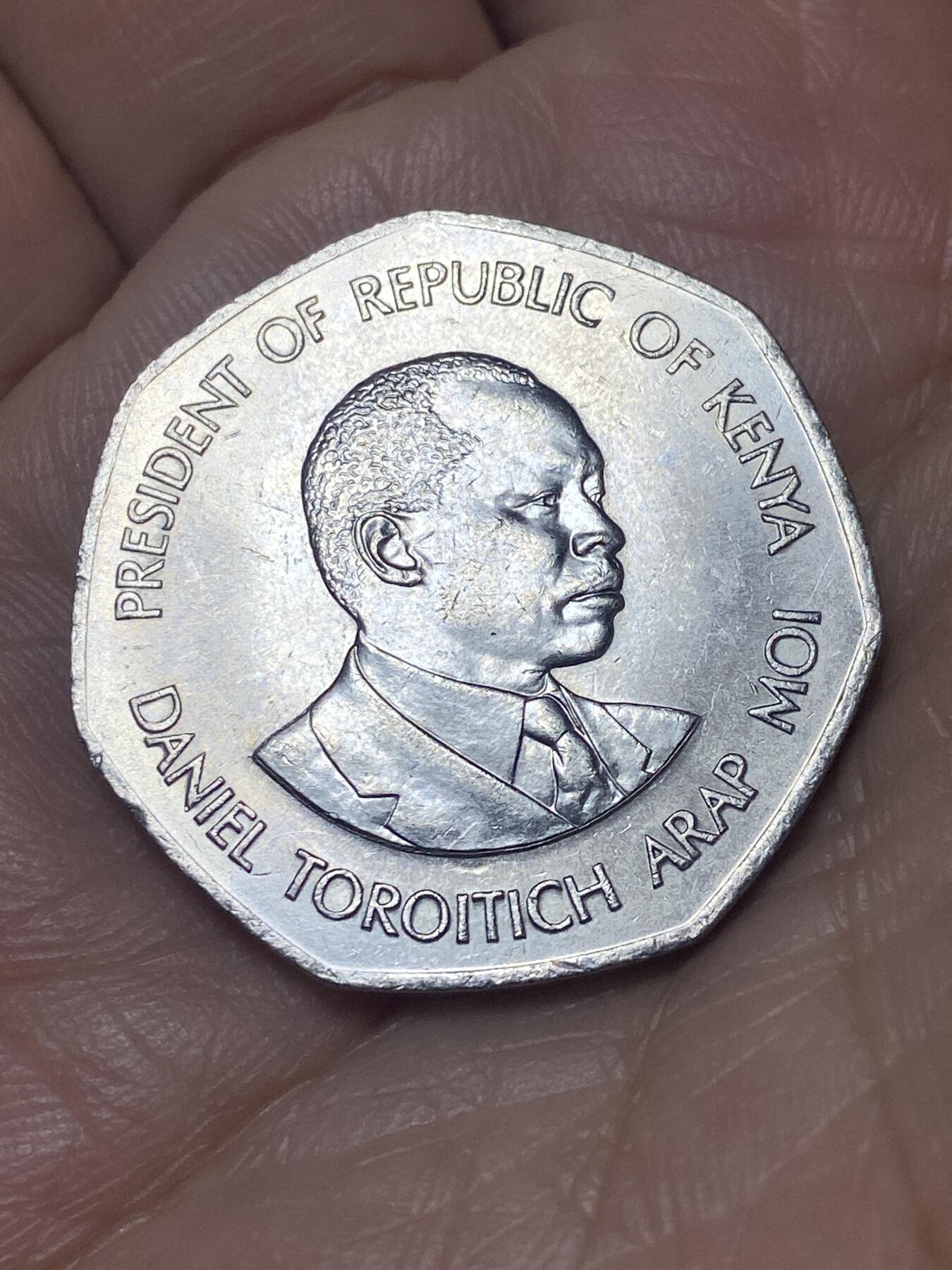 2025年第一百四十场(总第一百六十六场）外国好品散币场(免佣金) 肯尼亚🇰🇪1985单年份5先令(第三套流通硬币最大面值)