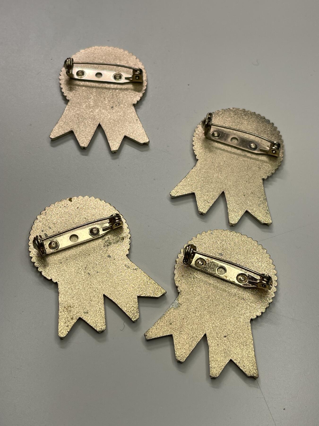 新时代收藏徽章红藏拍卖(第二十九场)  徽章纸品证书杂项 战斗标兵奖章和万人会战三等功奖章一组