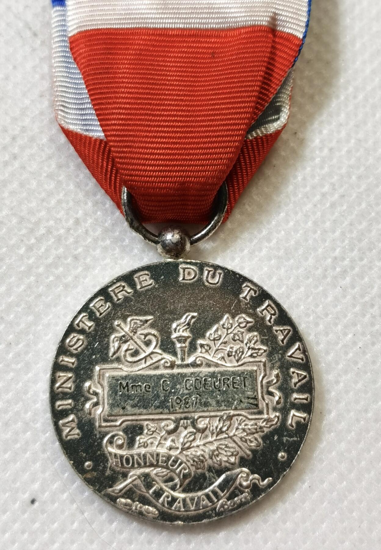 甄臻铺-世界币章拍卖（第45期）精品场拍品征集中，送拍享返佣金等优惠多多