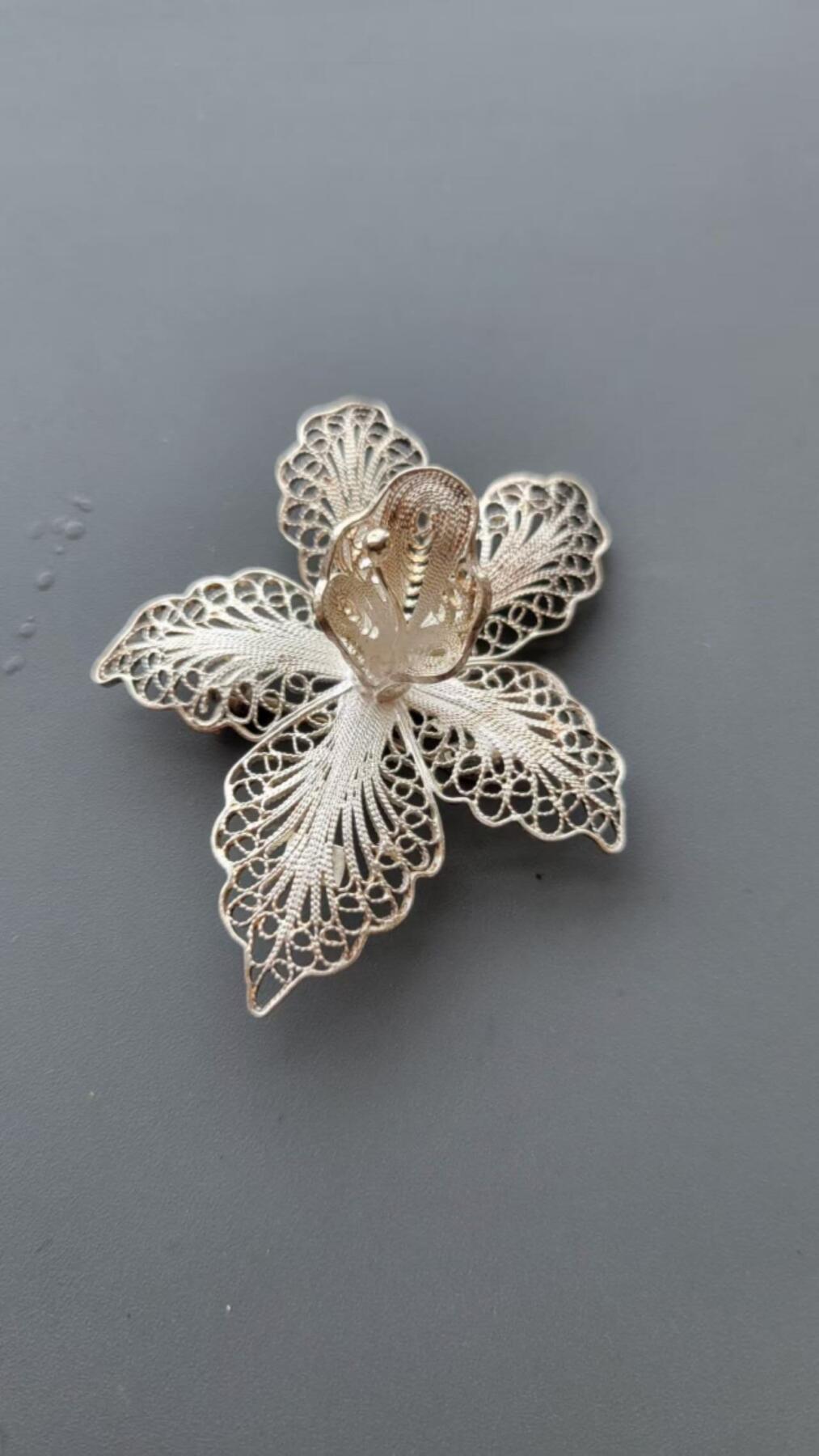 嘉宝良覃世界勋赏第20期拍卖 意大利银制花卉胸针