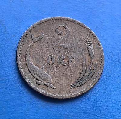 外国优质老铜币高银银币，周六九点倒数截拍，满百包邮，持续收拍 - 丹麦1897年2 欧尔铜币，属克里斯蒂安九世统治期（1863 - 1906）。正面镌皇冠及君主花押（C 环绕 IX），背面以海豚（海洋）、麦穗（农业）伴 “2 ØRE”，凝练丹麦立国根基。百年青铜包浆厚重，承载维多利亚末期北欧王权与经济符号，是丹麦近代货币、王室遗产收藏的珍稀老币 。