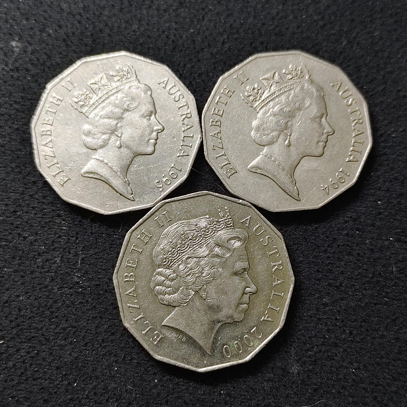 【全场包邮】纯粹捡漏拍488场（免费代拍第25场） 澳大利亚各年份50分纪念币3枚一组-千禧年+家庭年+二战结束50周年