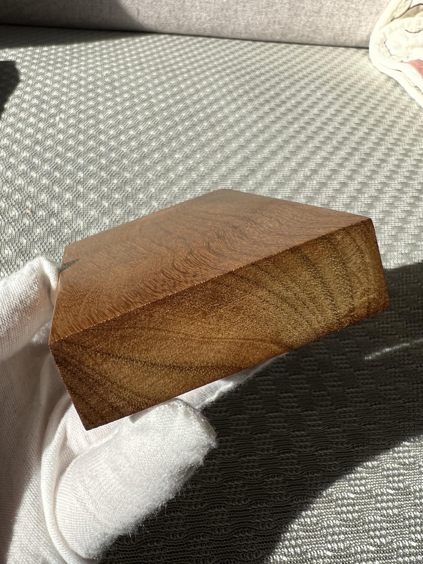 零元拍：B03金丝楠牌子，香喷喷的小金砖，金光闪闪，81/58/18MM