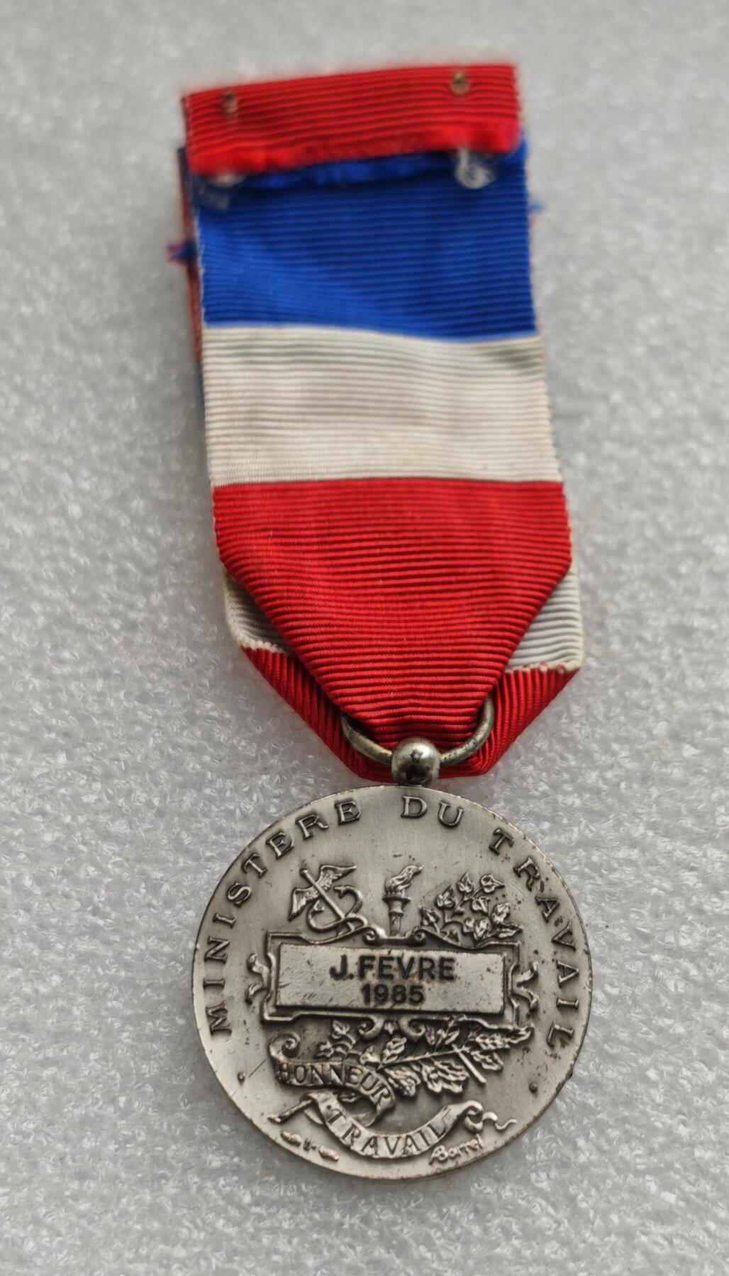 瓶子🏺第222期拍卖会  法国劳动银奖章 丰饶角银标 11.25克