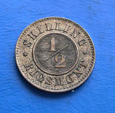 外国优质老铜币高银银币，周六九点倒数截拍，满百包邮，持续收拍 - 丹麦1857 年 ½ 里格斯蒙先令青铜币，属弗雷德里克七世统治期（1854 货币改革后首批青铜辅币）。正面镌君主花押 “F VII”、皇冠及橡叶环，背面饰 “½ SKILLING RIGSMØNT” 。青铜替代纯铜（更硬、防伪），见证 19 世纪北欧币制革新，百年包浆，是王室货币与工艺演进的珍稀收藏标的