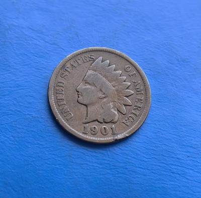 外国优质老铜币高银银币，周六九点倒数截拍，满百包邮，持续收拍 - 美国印第安人头像1901 年一美分。正面印第安头饰凝萃殖民时代文化符号，背面橡叶花环延续经典设计；青铜材质经百年包浆，尽显岁月厚重。发行于西进运动尾声，见证美国社会扩张与文化碰撞。