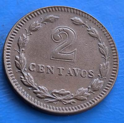 外国优质老铜币高银银币，周六九点倒数截拍，满百包邮，持续收拍 - 阿根廷1939 年 2 分铜币，正面国徽嵌五月太阳、自由之竿，背面花环绕币值。百年包浆，藏南美共和脉络，拉美货币收藏的地域符号 。