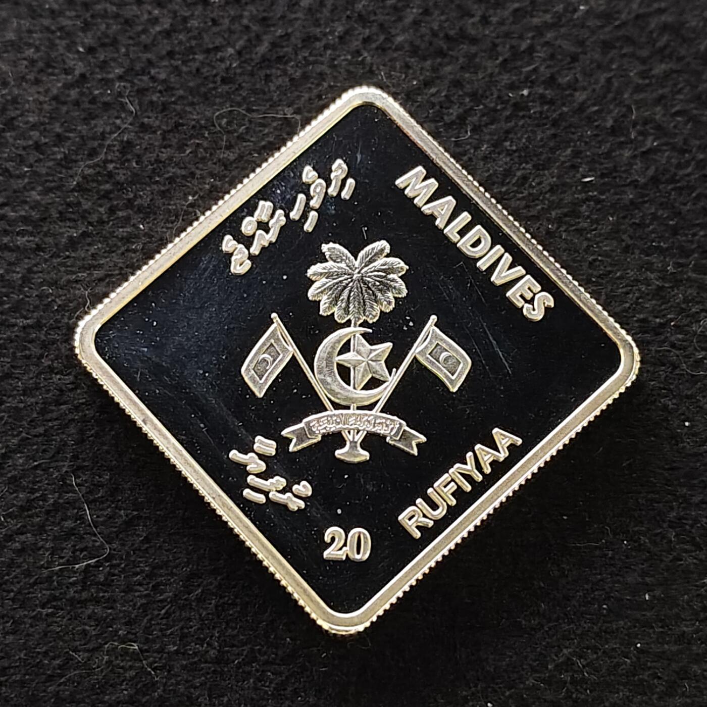 【全场包邮】纯粹捡漏拍489场（免费代拍第26场） 马尔代夫2000年20罗菲亚千禧年精制菱形彩色纪念银币