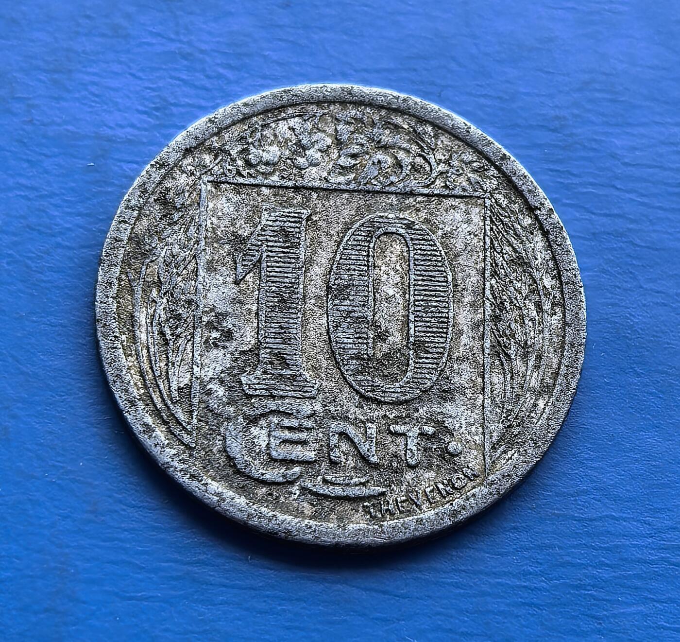 外国优质老铜币高银银币，周六九点倒数截拍，满百包邮，持续收拍 法属阿尔及利亚1922 年君士坦丁商会 10 分代币，属殖民时期商业凭证，非法定货币更稀缺。百年包浆藏岁月，见证地域商业史，小众题材填补收藏序列，是殖民货币与商会币收藏的独特标本 。