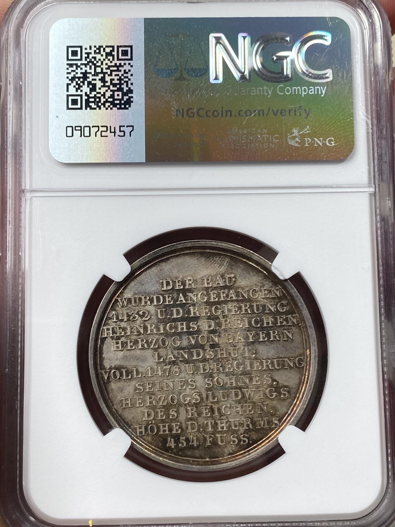 万国钱币拍卖第058期（万国新年大拍） NGC MS63 1831年德国巴伐利亚兰茨胡特圣马丁大教堂建成400周年纪念银章 原味天鹅绒彩 独特惹眼的椭圆镜框式设计非常漂亮 孔雀绿五彩极致美丽