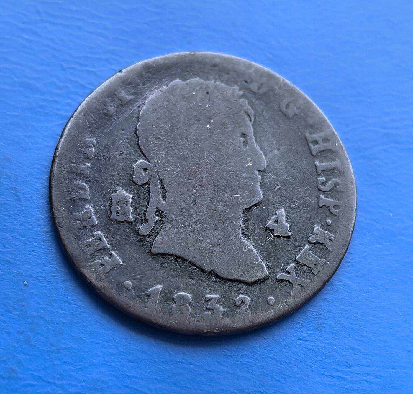 外国优质老铜币高银银币，周六九点倒数截拍，满百包邮，持续收拍 西班牙1832 年费尔南多七世4M铜币，属波旁王朝复辟期。正面君主像、背面纹章（城堡与狮子），承载西班牙传统符号。近两百年包浆显岁月痕迹，