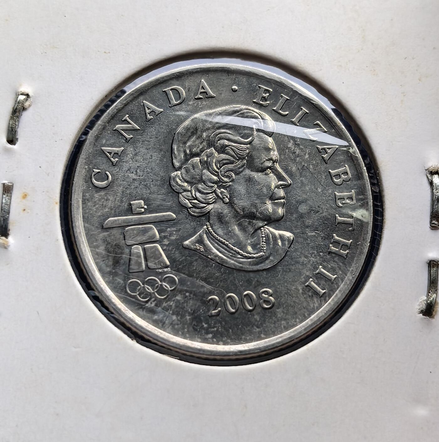 外国优质老铜币高银银币，周六九点倒数截拍，满百包邮，持续收拍 加拿大双人花样滑冰冬奥会纪念币。背面刻画双人花样滑冰优雅姿态，嵌入枫叶轮廓（加拿大象征）；正面女王像旁，因纽石刻（原住民符号）与奥运五环呼应，凝萃王室、文化、体育三重脉络。