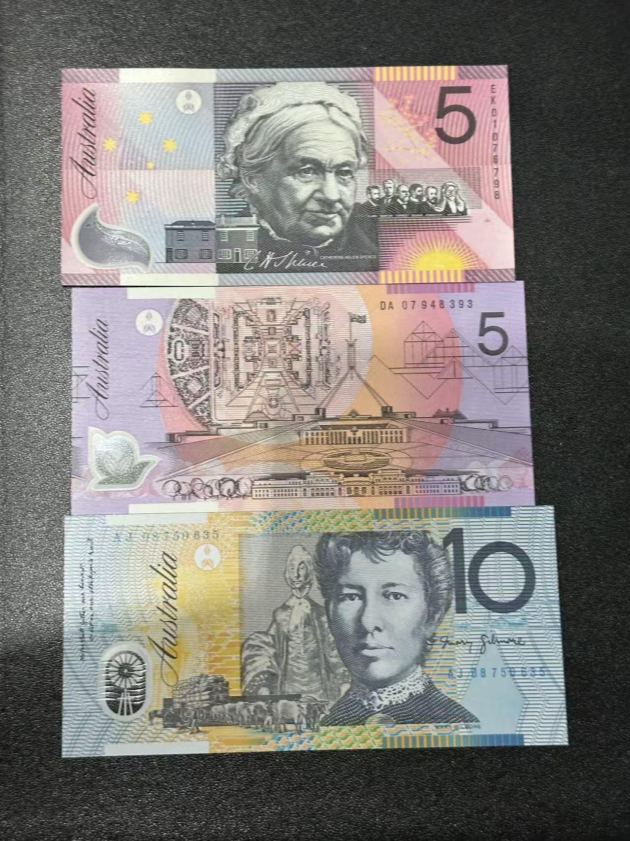 《外钞收藏家》第五百九十七期（年底收官场）（本平台长期征集拍品、欢迎藏友们联系合作） 澳大利亚5元 纪念钞和流通钞2张+新西兰10元 一起 全新UNC
