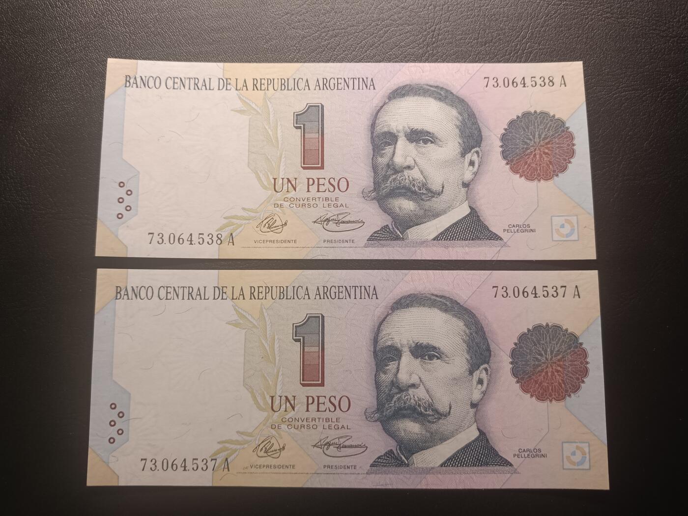 2025十二月第五期，总210期 阿根廷1993版1比索UNC批量两张连号，早期与美元等值版本，发行量被控制