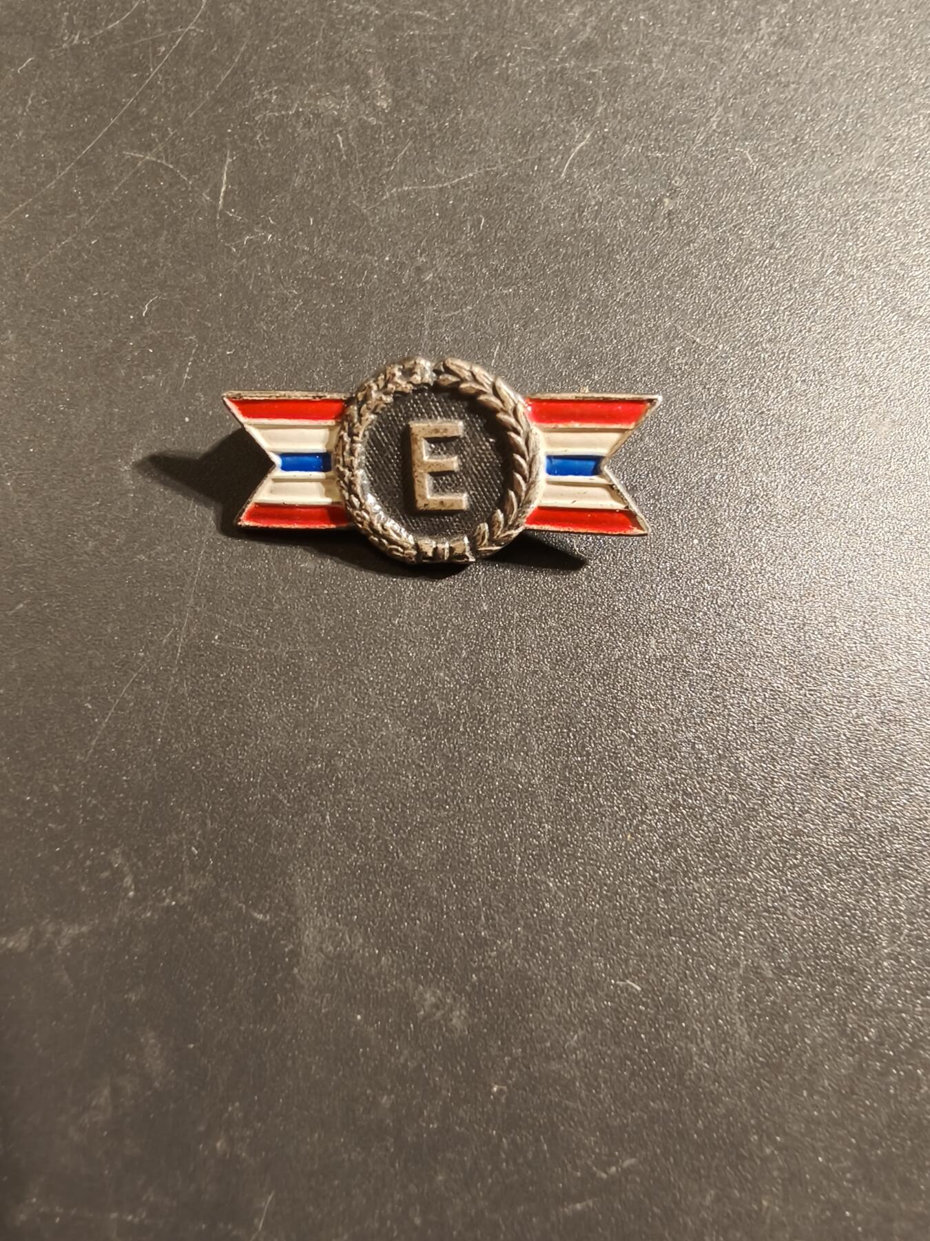 老王徽章第172期 美国二战优秀军事生产企业证章