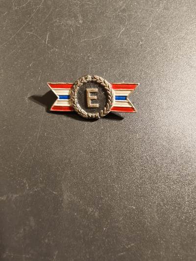 老王徽章第172期 - 美国二战优秀军事生产企业证章