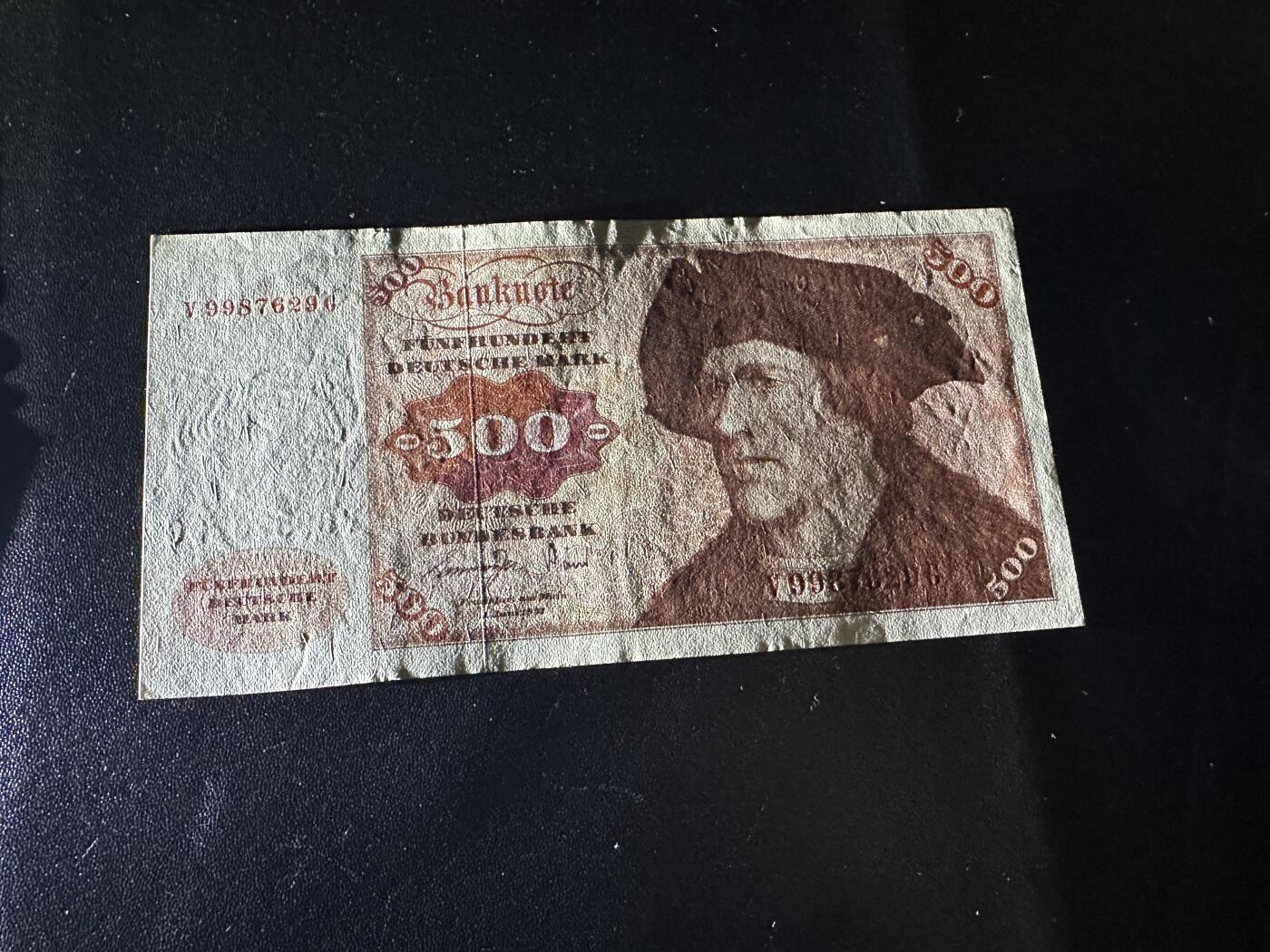 《外钞收藏家》第五百九十七期（年底收官场）（本平台长期征集拍品、欢迎藏友们联系合作） 1977年德国500马克 大副 精美品相如图 边上有小裂口已补