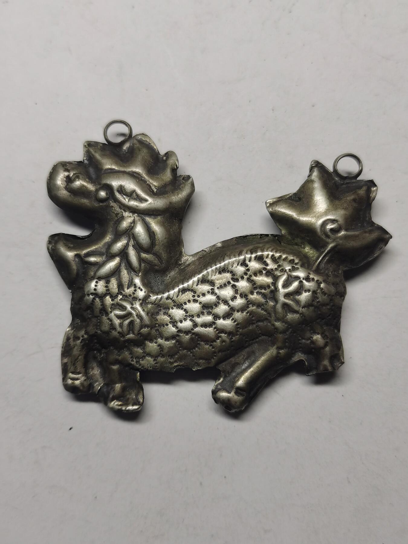 杂件专场90期 清代老银麒麟，双面工