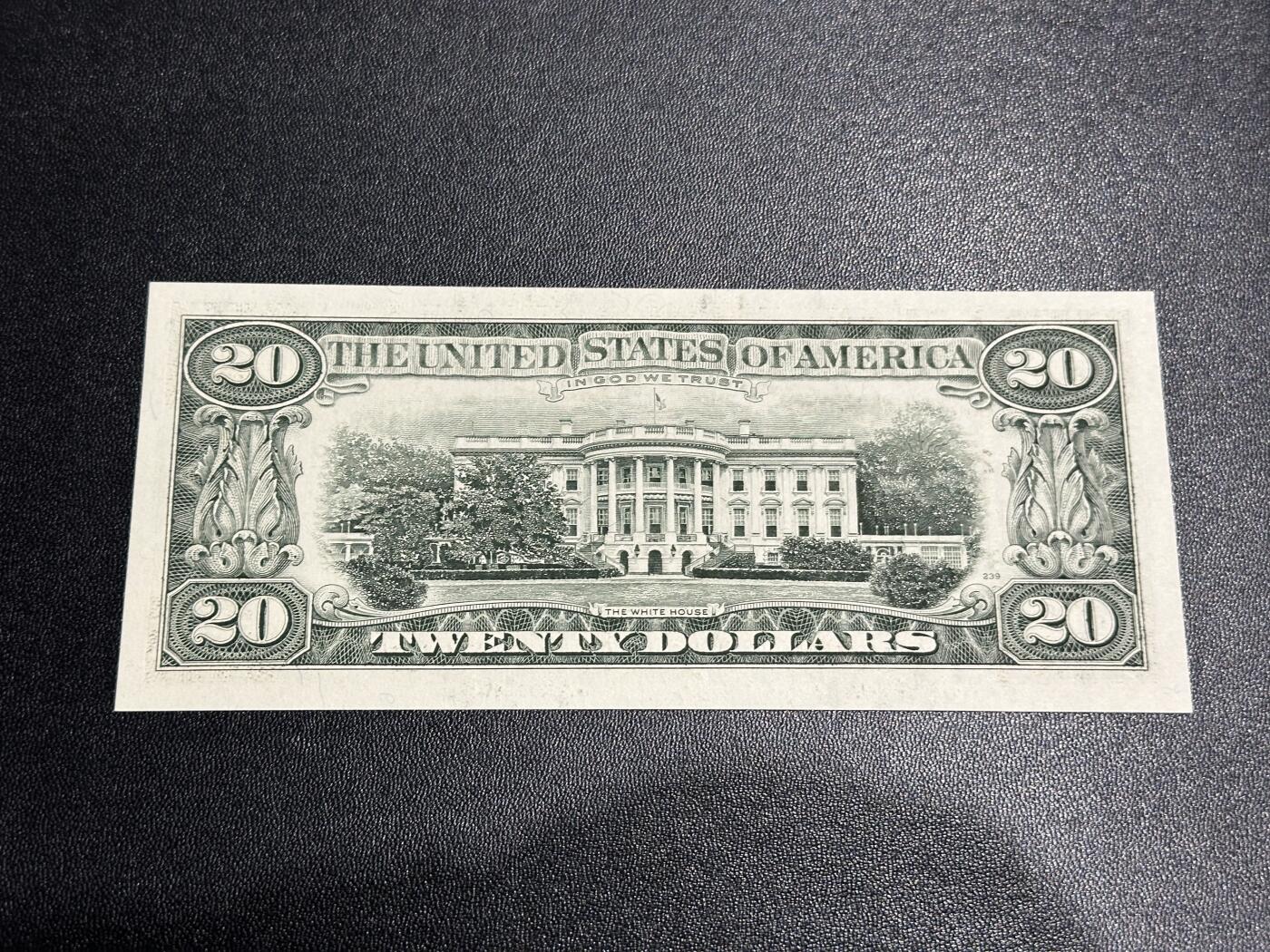 《外钞收藏家》第五百九十七期（年底收官场）（本平台长期征集拍品、欢迎藏友们联系合作） 1990年美国小头版20美元 全新 非要挑剔的话 有个角不是很绝