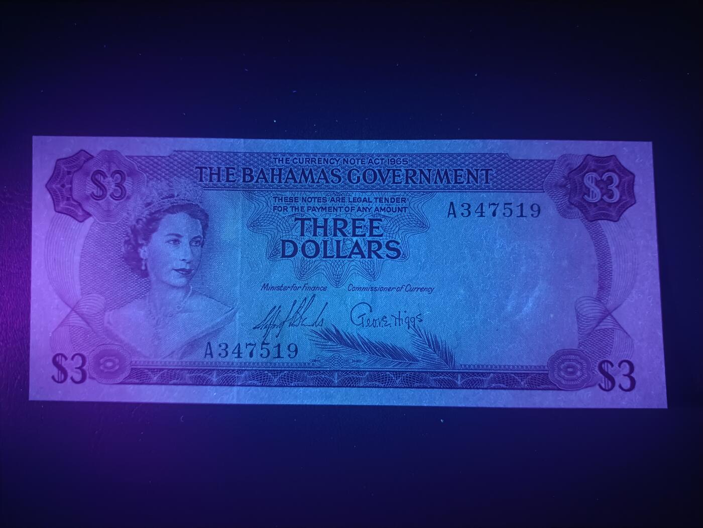 2025十二月第五期，总210期 巴哈马1965年3元AUNC首冠A，早期“巴哈马政府”版本，大冠女王和天堂海滩