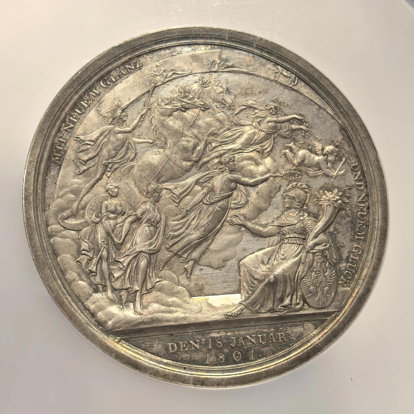 博洋堂世界钱币拍卖第154期（全场包邮） NGC MS63 冠军分！1801年普鲁士建国100周年纪念大银章，56mm规格，正反面超高浮雕模板！背面阿波罗驾马车及女神祝福经典构图。该银章难度在于背面女神们的开脸模板度。同分状态下该枚都是精度最高的一枚！相当于early release！