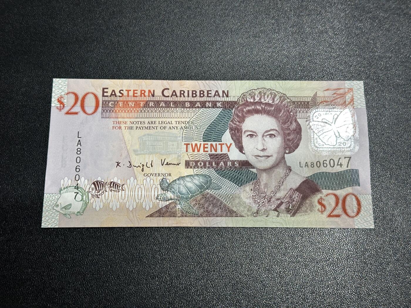 《外钞收藏家》第五百九十七期（年底收官场）（本平台长期征集拍品、欢迎藏友们联系合作） 东加勒比女王钞20元 全新UNC