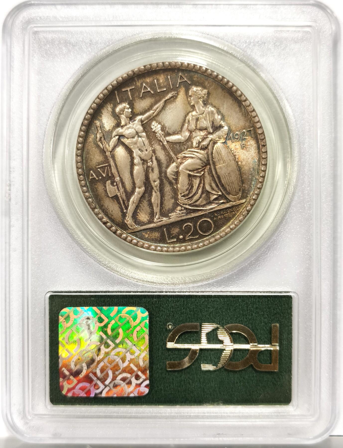 博洋堂世界钱币拍卖第154期（全场包邮） PCGS MS67 PCGS唯二冠军分数 1927年意大利20里拉大银币 意大利大银币中的名誉品种，无与伦比的五彩包浆，底板细腻丝滑几近无暇，视觉效果在同品种中堪称最佳。经典罗马风格复古设计，人物线条细腻流畅，堪称近代欧洲钱币中的最佳设计之一。PCGS最早期的老黄绿色标签，盒子本身就是30年以上的老古董，但是保存状态极佳。67分在这个品种是大门槛，许多人一生追求的极致分数