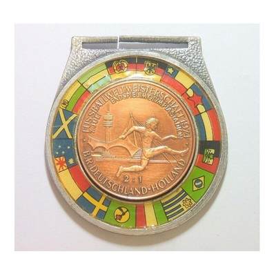 【旋风钱币】1月10日19:00准时开拍 精美欧洲币章、银币银章、第三帝国钱币等 全场包邮！ - 德国1974年世界杯16队国旗 彩色高浮雕精制双色大铜章 50MM