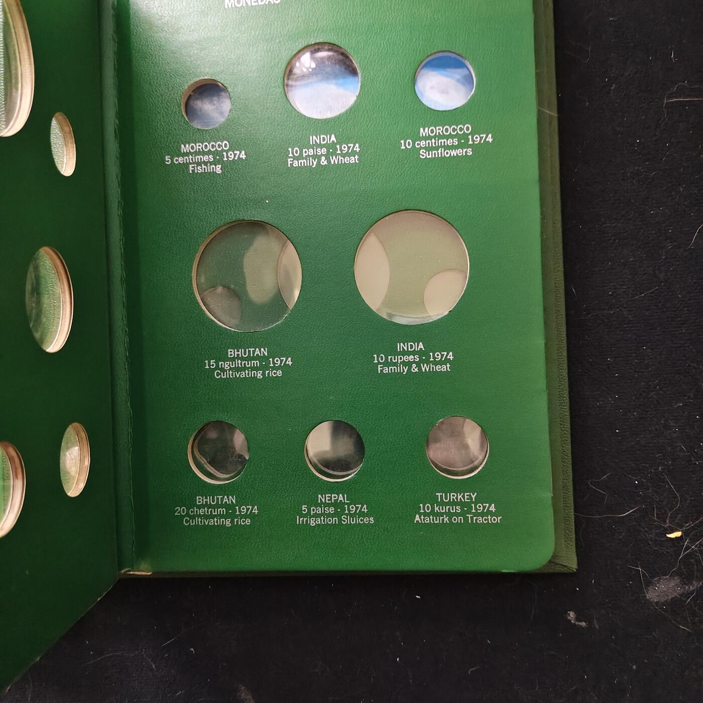 【全场包邮】纯粹捡漏拍489场（免费代拍第26场） 【收藏用品】世界各国FAO纪念币绿色空册一本