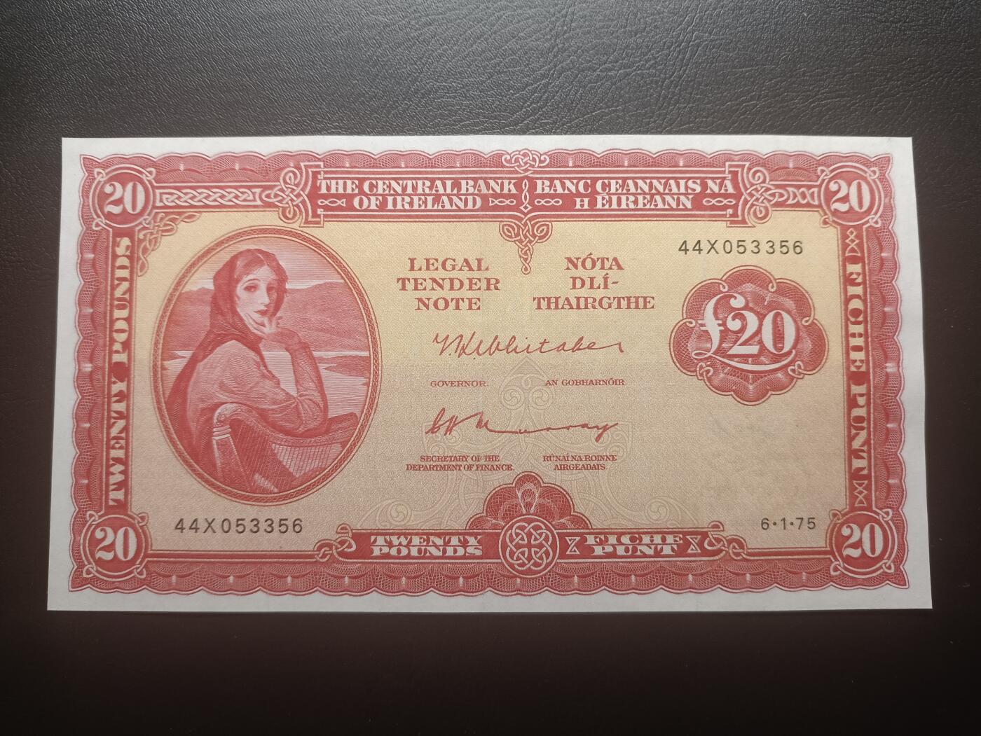 2025十二月第五期，总210期 爱尔兰1975年20镑AUNC，爱尔兰人格化象征“拉维利夫人”，稀有的中高面值