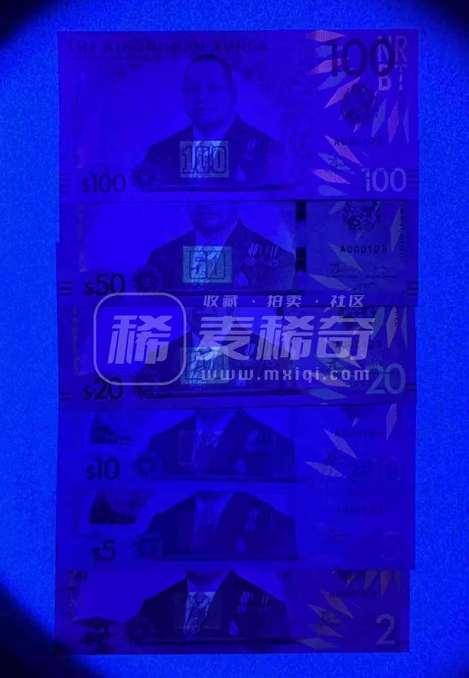 《外钞收藏家》第五百九十七期（年底收官场）（本平台长期征集拍品、欢迎藏友们联系合作） 【全套6张A冠123全同小号 带册】汤加 最新版2-100元 全新UNC珍惜原册首发 发行量极其稀少 超级靓号不要错过