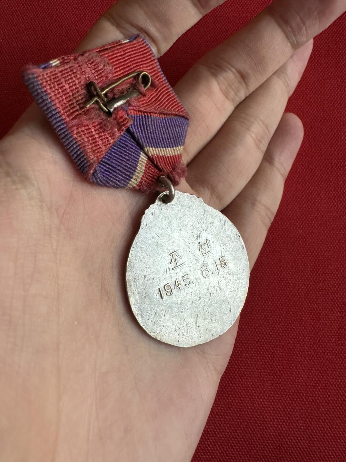 五哥徽章群   27号周六晚上八点4群联拍 银章