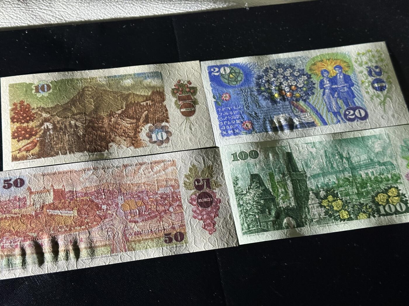 《外钞收藏家》第五百九十七期（年底收官场）（本平台长期征集拍品、欢迎藏友们联系合作） 捷克斯洛伐克10-100面额 四张一起 全新UNC