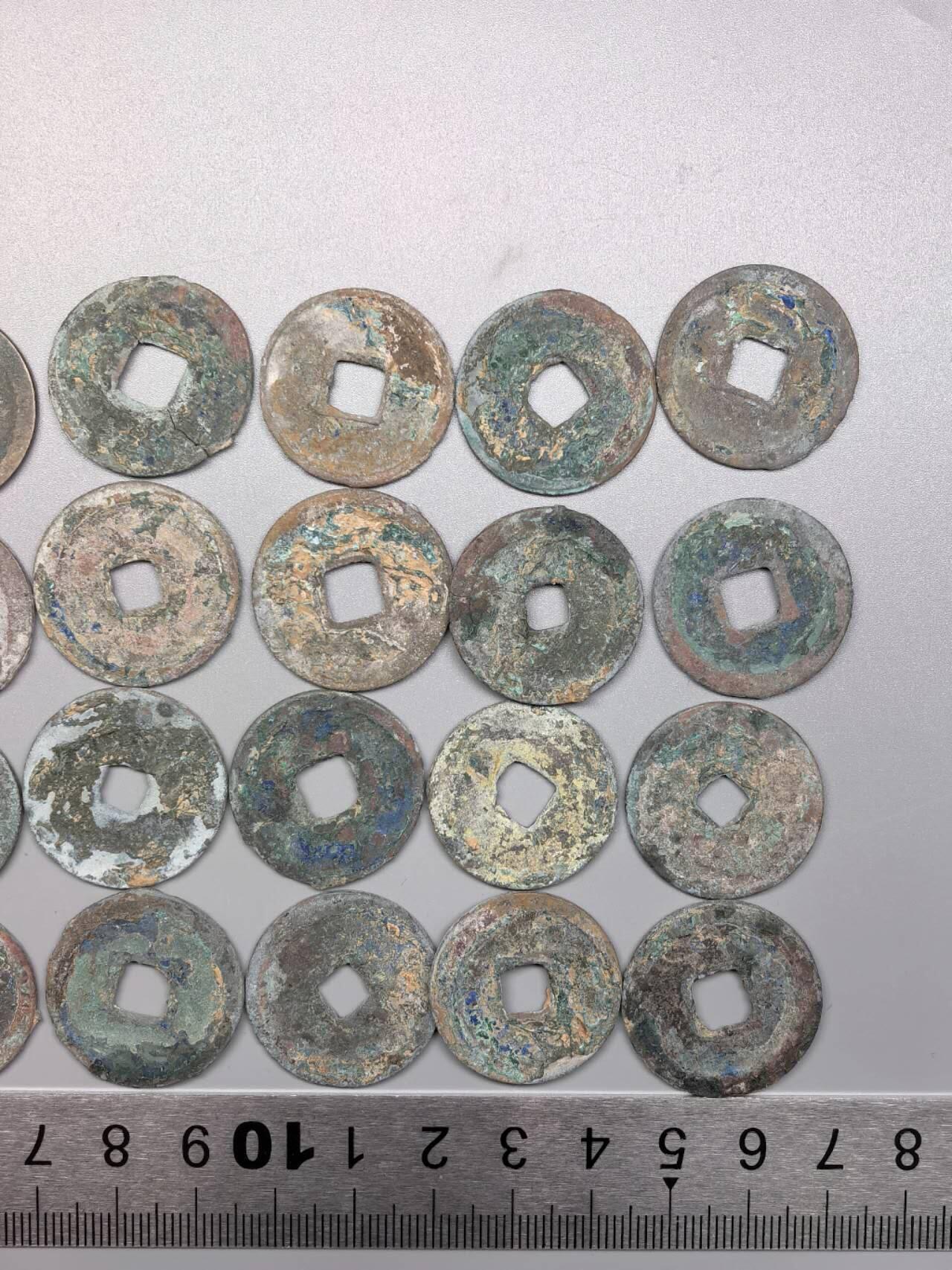 小驴勋章奖章收藏12月27日周六晚六点拍卖（珍爱和平，收藏战争，铭记历史，勿忘国耻，忠党爱国。有偿代拍，送拍规则在简介最后，参拍须阅读规则后再参拍，关系到运费包装发货时效真假辨别等关键信息，拍卖时不再发原图，看大图店主微信码在拍卖店铺介绍里） 开筒子铜钱一组品相如图