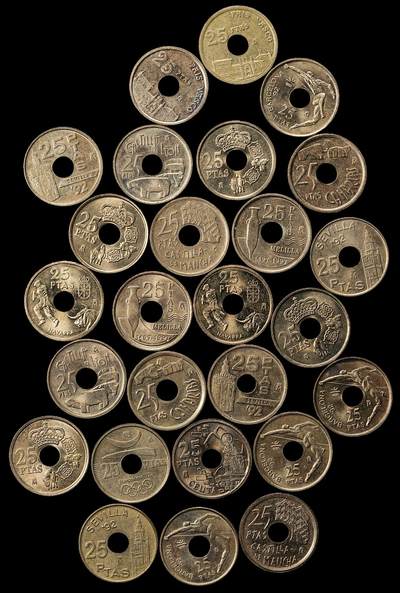 修遠堂世界钱币第九十九期 - 西班牙现代25比塞塔一组 大部分是纪念币，基本都未流通