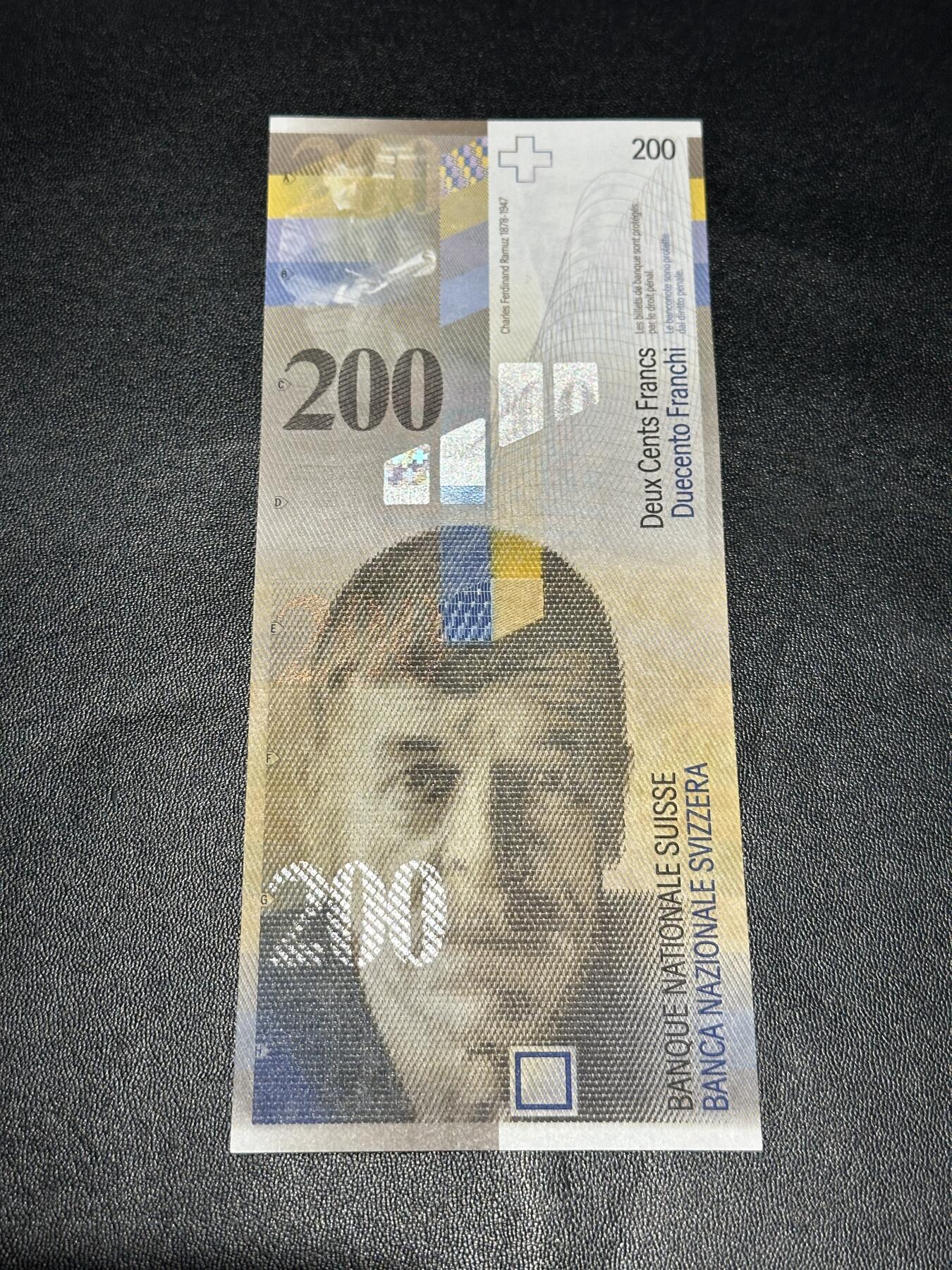 《外钞收藏家》第五百九十七期（年底收官场）（本平台长期征集拍品、欢迎藏友们联系合作）