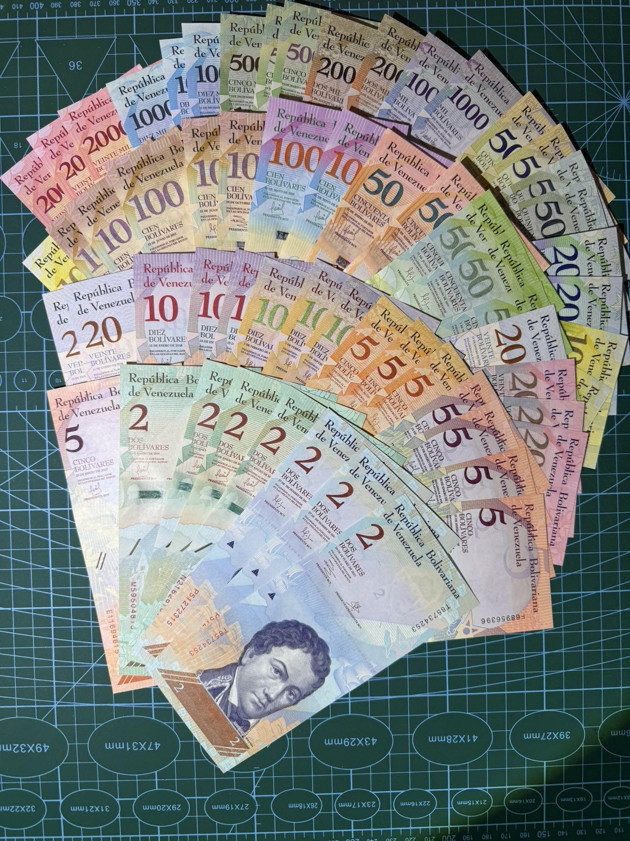【炜奕收藏】，第五十四期，本场佣金已改，请大家注意 委内瑞拉2-20000彩虹钞共61张，基本全新UNC品相，不排除部分存在压痕轻微角折现象